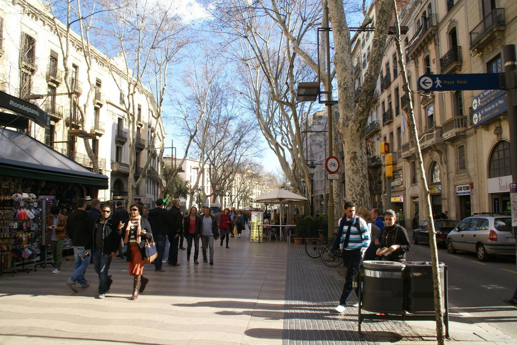 Hostal Mimi Las Ramblas Barcelona Exteriör bild