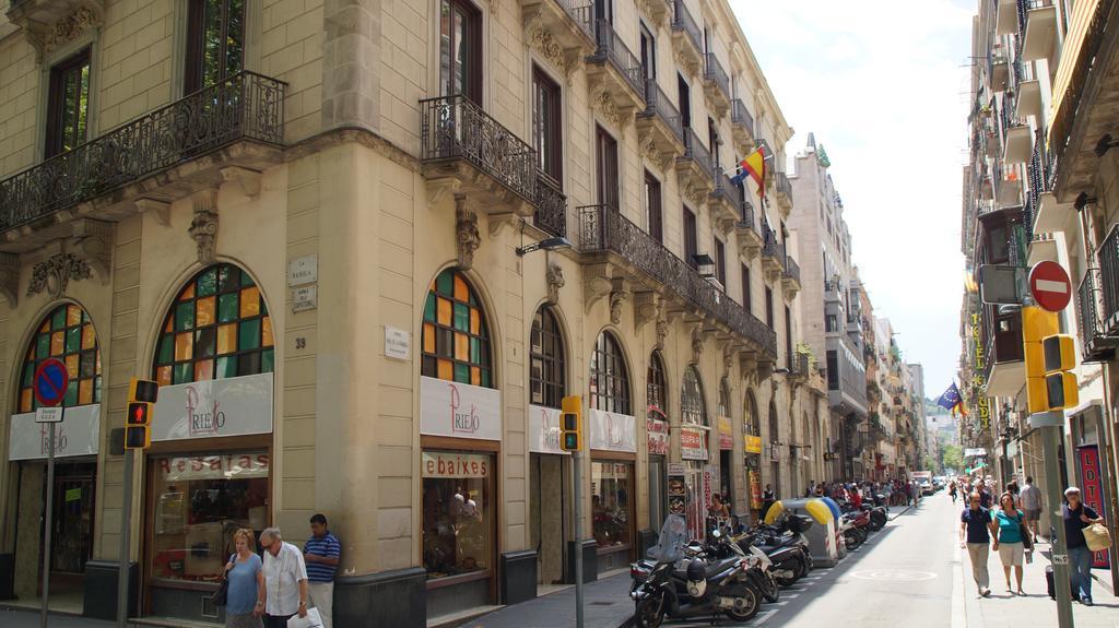 Hostal Mimi Las Ramblas Barcelona Exteriör bild
