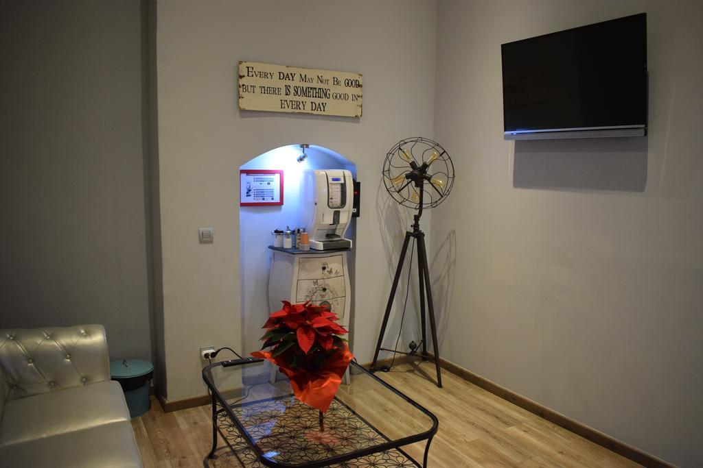 Hostal Mimi Las Ramblas Barcelona Exteriör bild