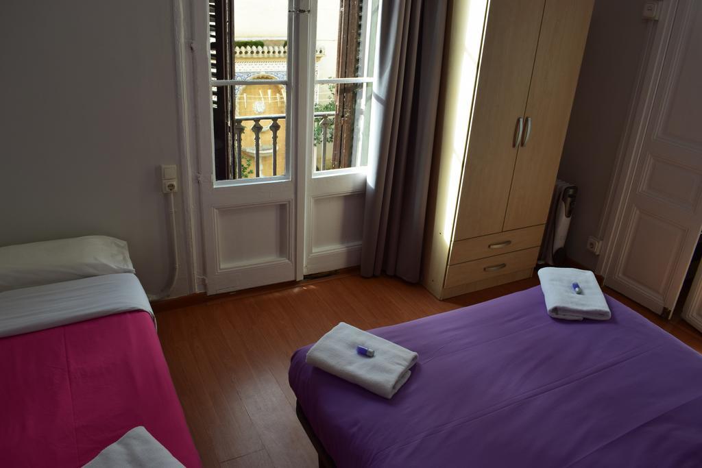 Hostal Mimi Las Ramblas Barcelona Exteriör bild
