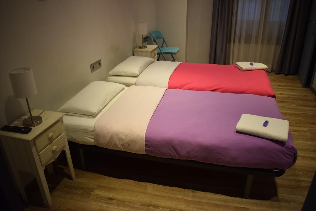 Hostal Mimi Las Ramblas Barcelona Exteriör bild