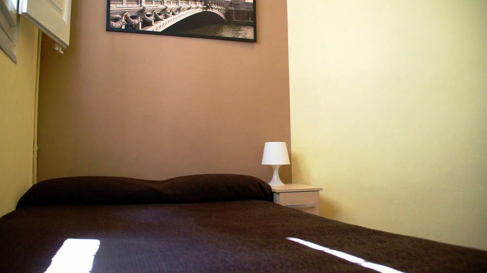 Hostal Mimi Las Ramblas Barcelona Exteriör bild