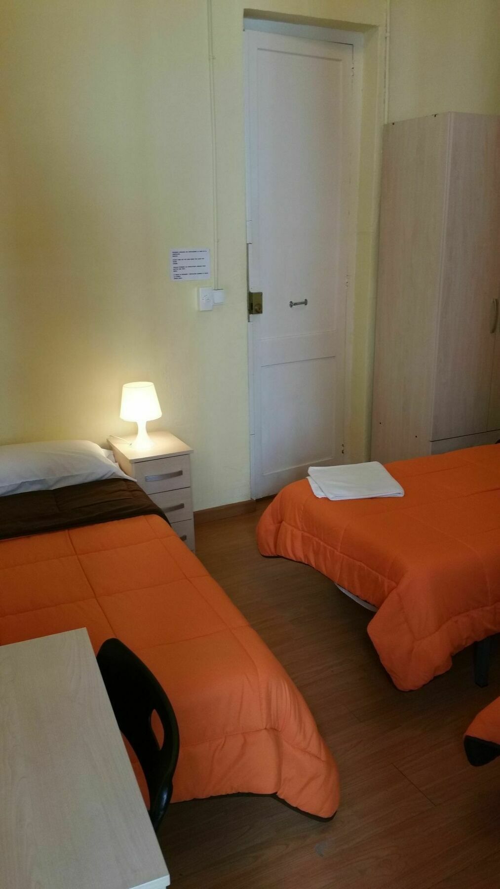 Hostal Mimi Las Ramblas Barcelona Exteriör bild