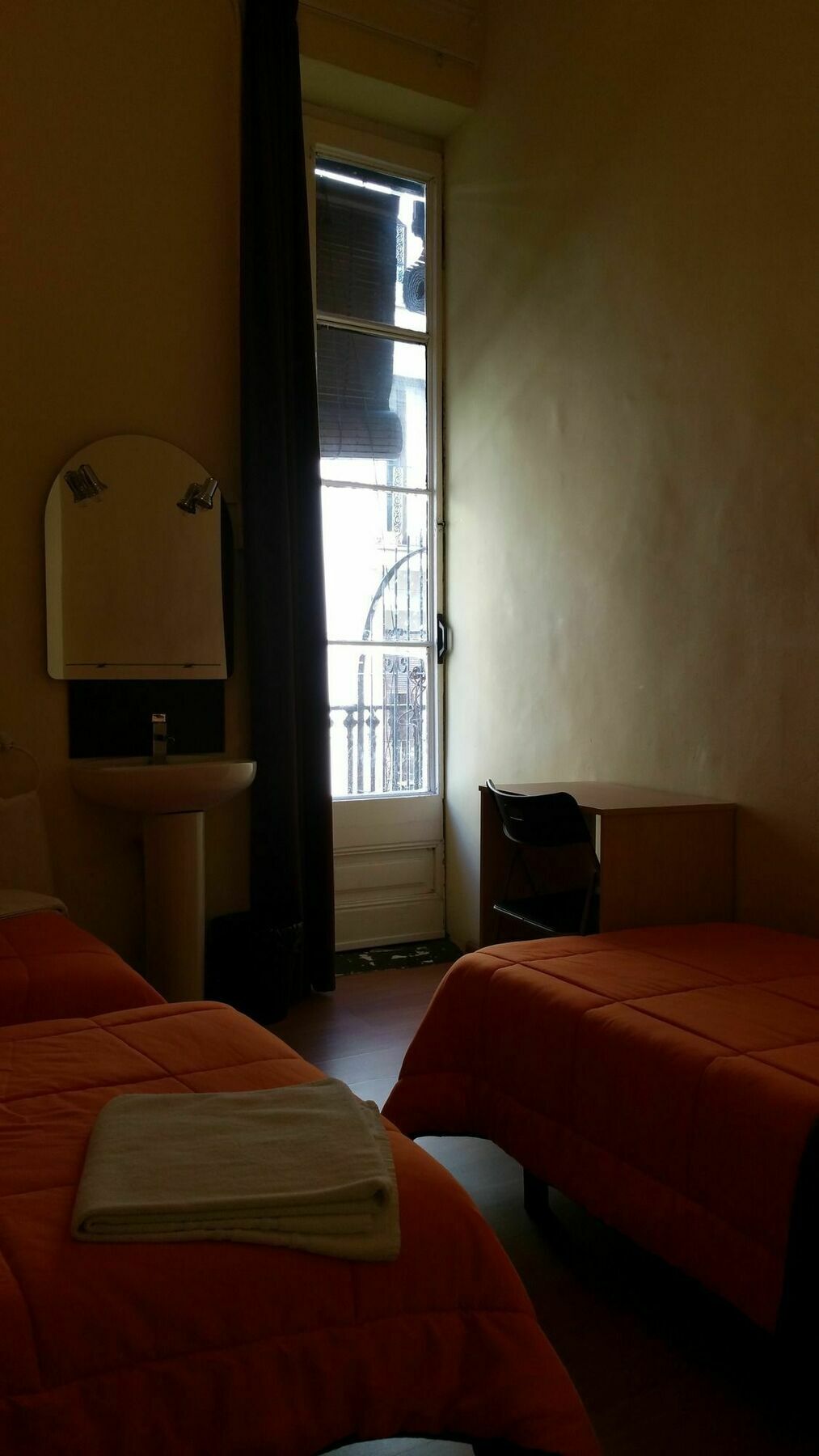 Hostal Mimi Las Ramblas Barcelona Exteriör bild