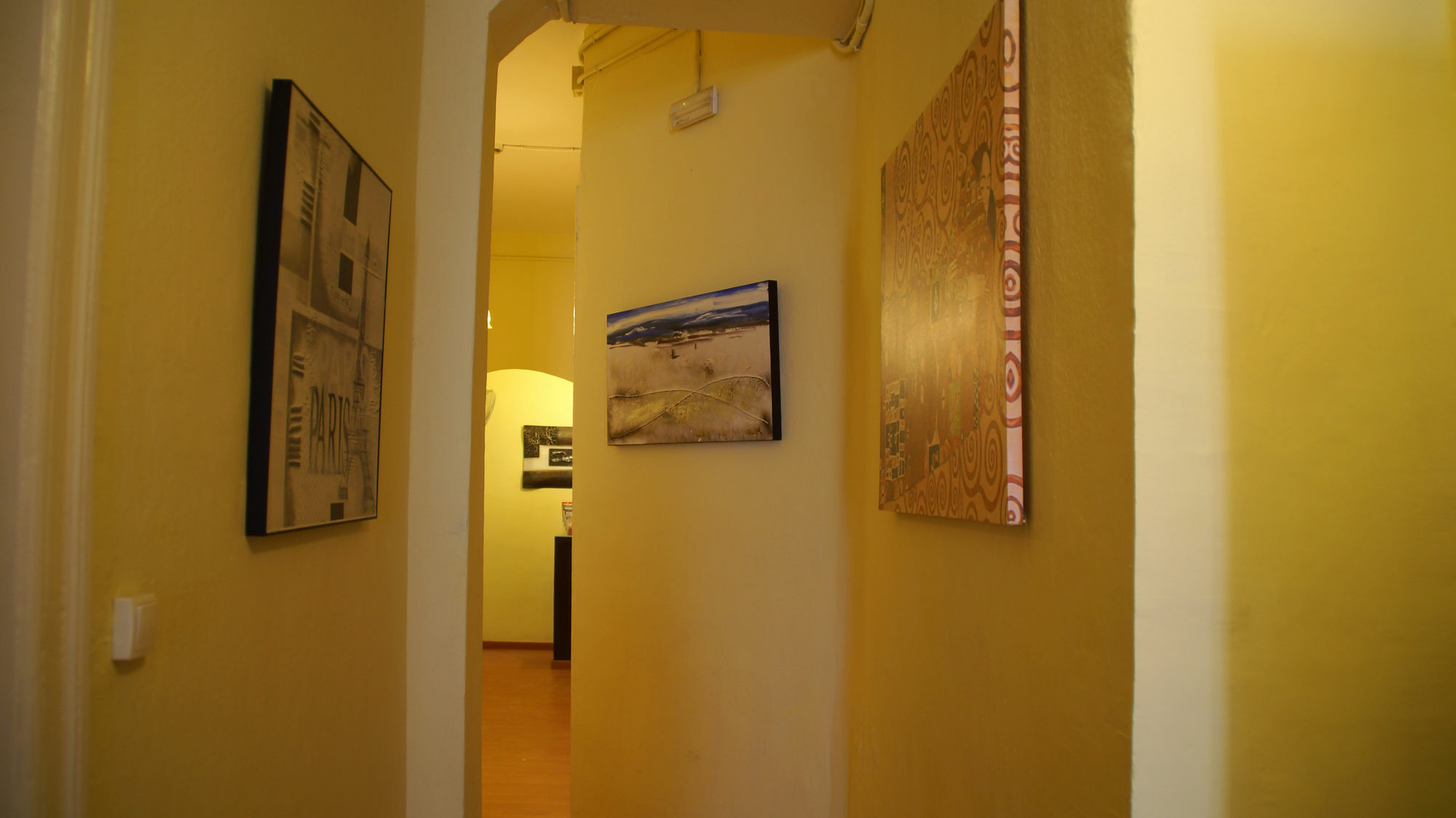 Hostal Mimi Las Ramblas Barcelona Exteriör bild