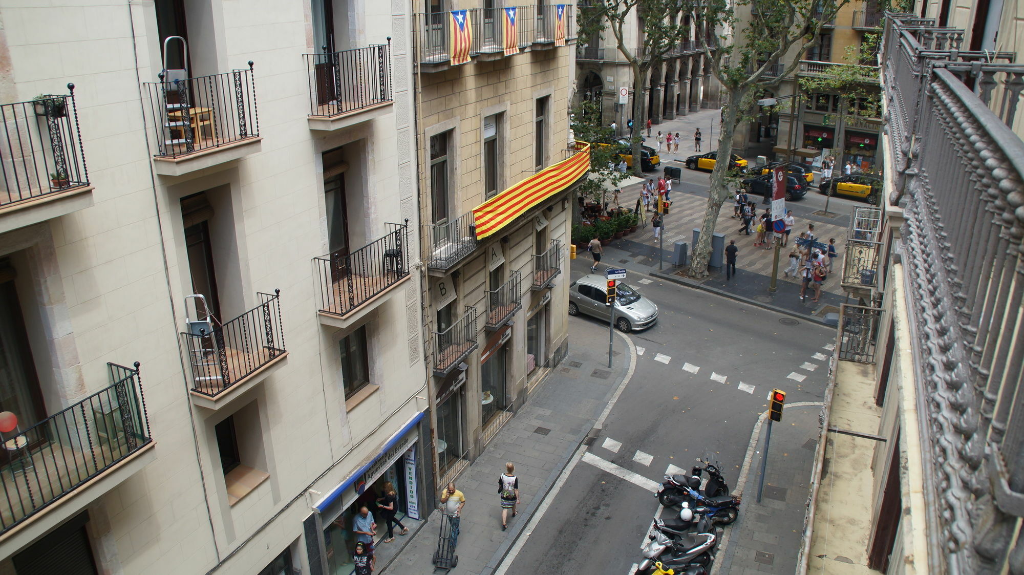 Hostal Mimi Las Ramblas Barcelona Exteriör bild
