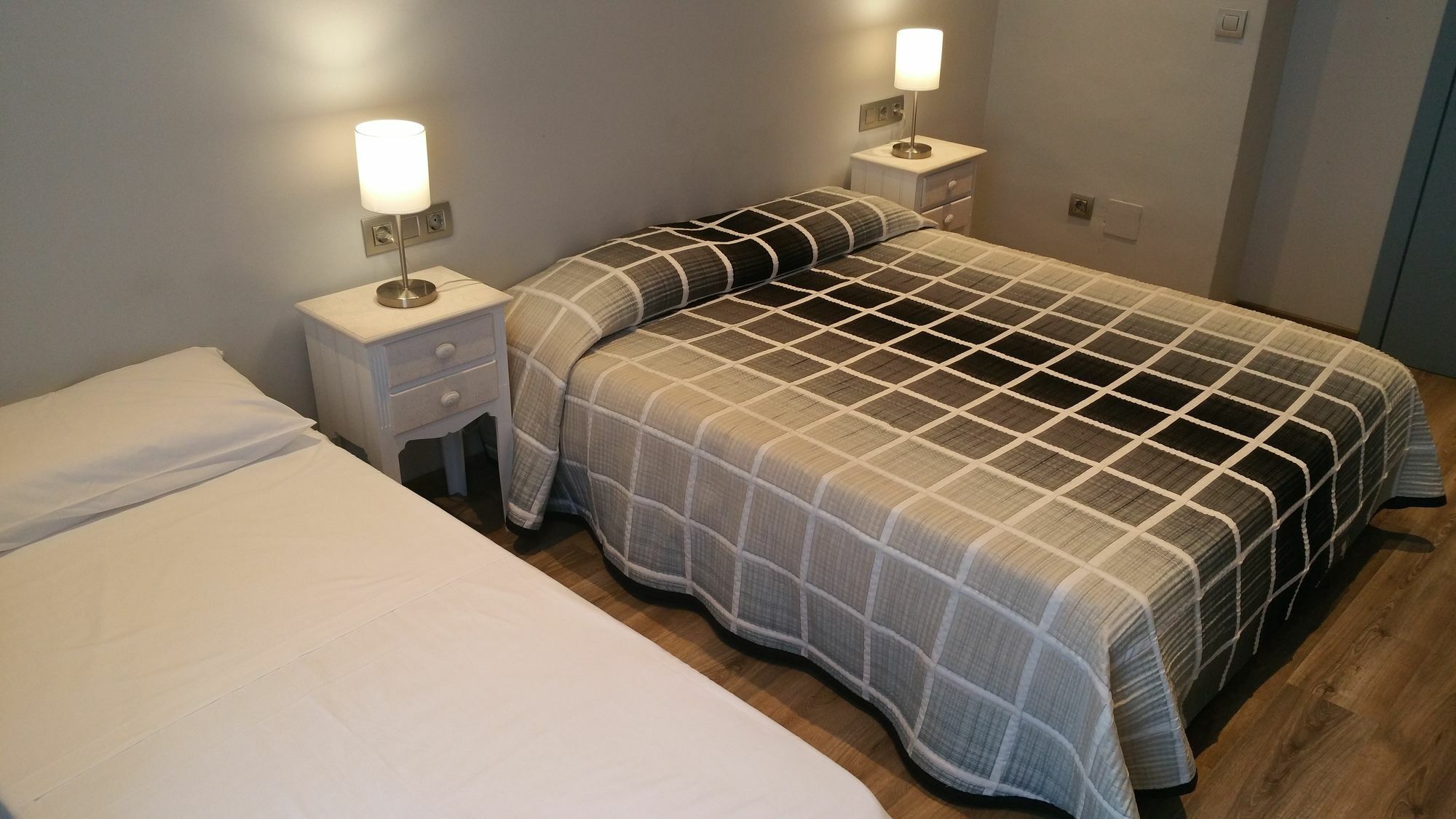 Hostal Mimi Las Ramblas Barcelona Exteriör bild