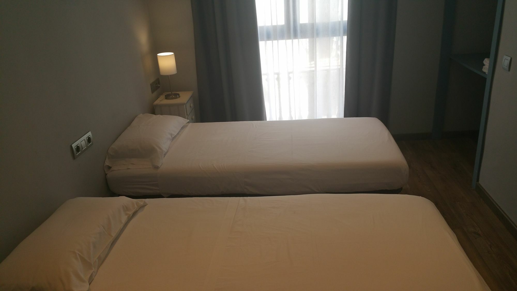 Hostal Mimi Las Ramblas Barcelona Exteriör bild
