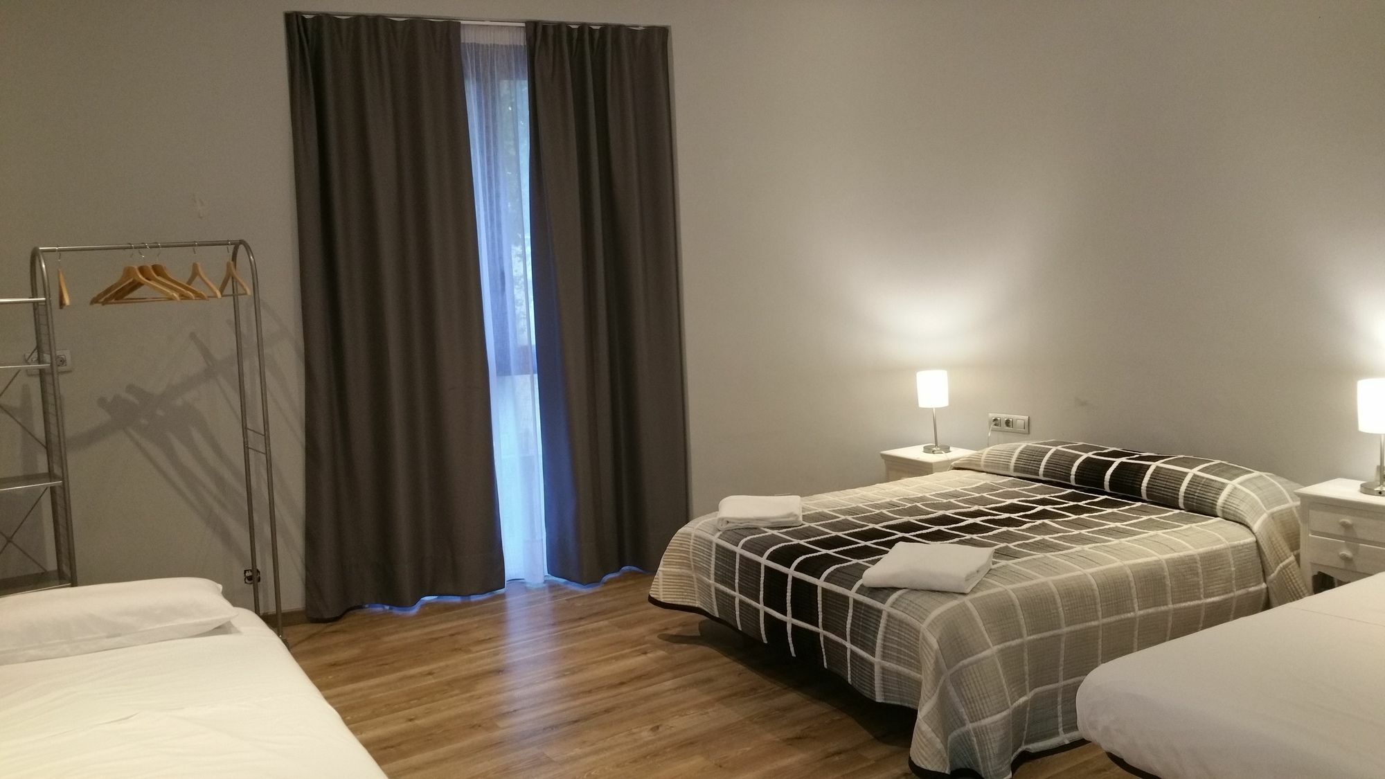 Hostal Mimi Las Ramblas Barcelona Exteriör bild