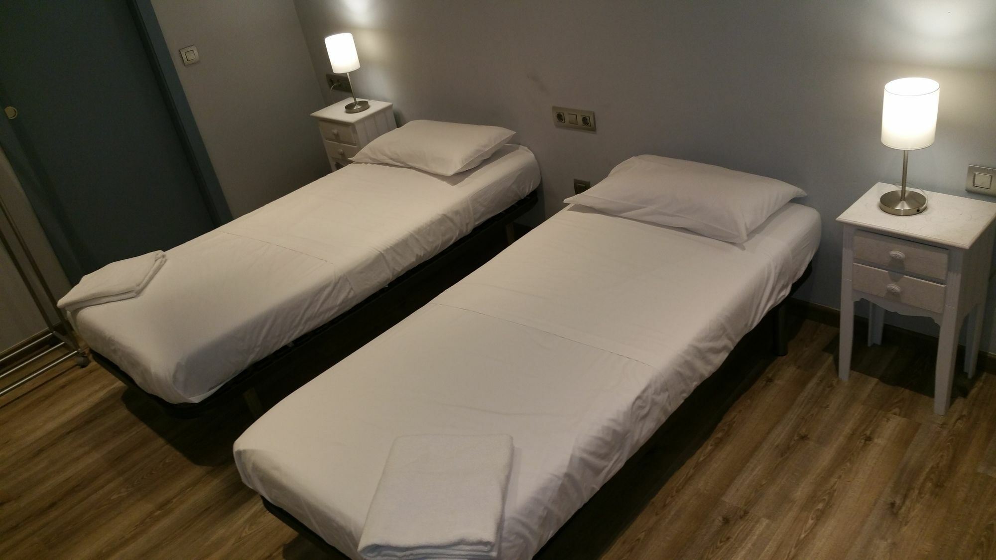 Hostal Mimi Las Ramblas Barcelona Exteriör bild