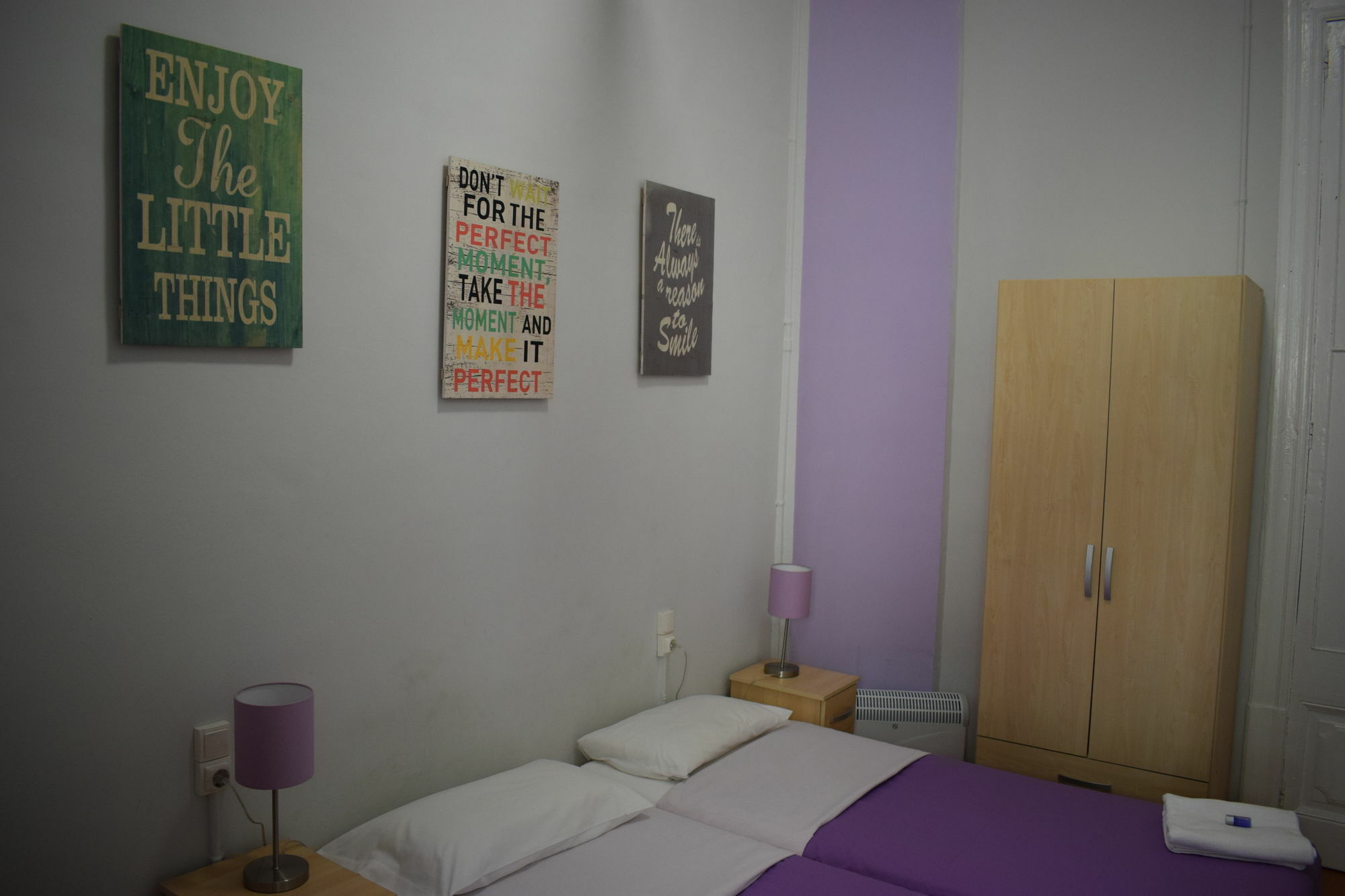 Hostal Mimi Las Ramblas Barcelona Exteriör bild