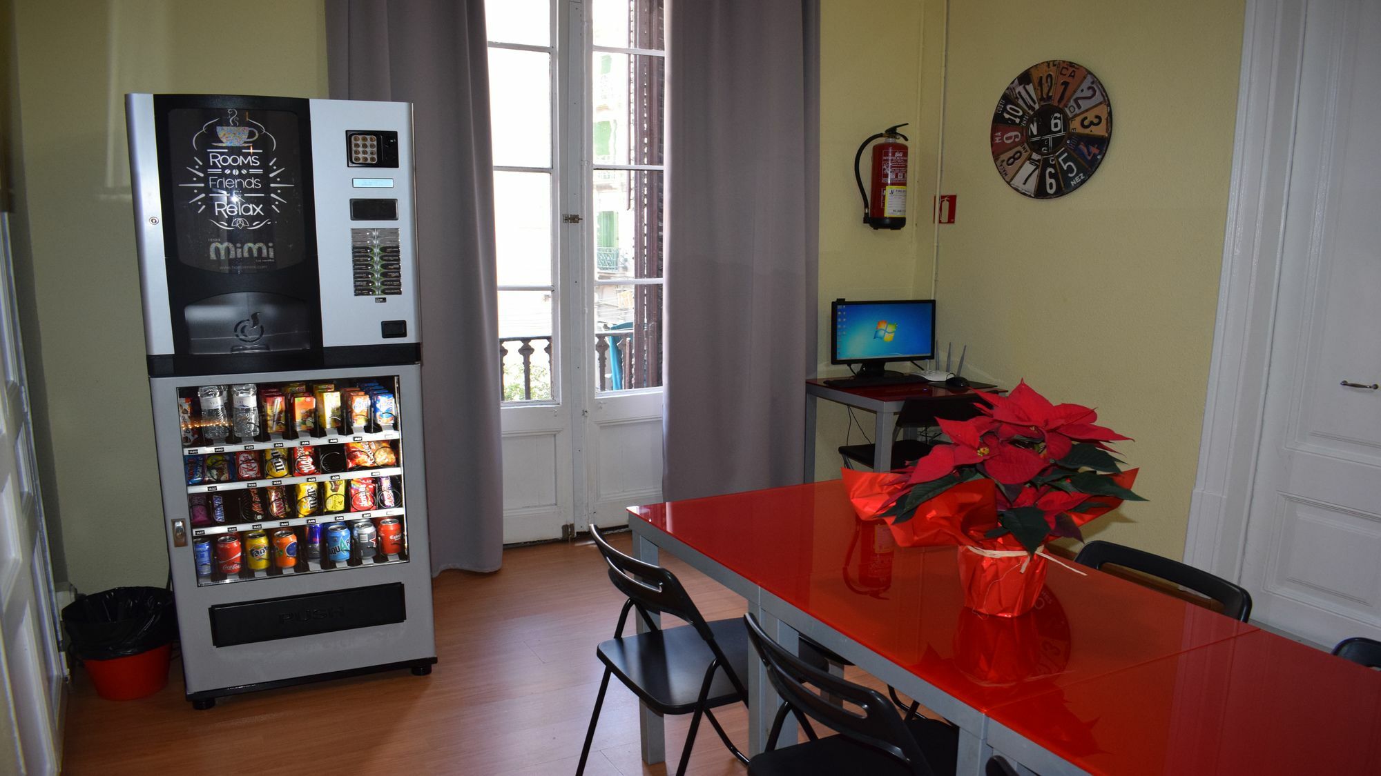 Hostal Mimi Las Ramblas Barcelona Exteriör bild