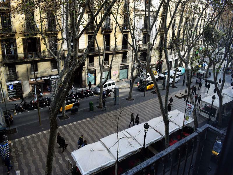 Hostal Mimi Las Ramblas Barcelona Exteriör bild