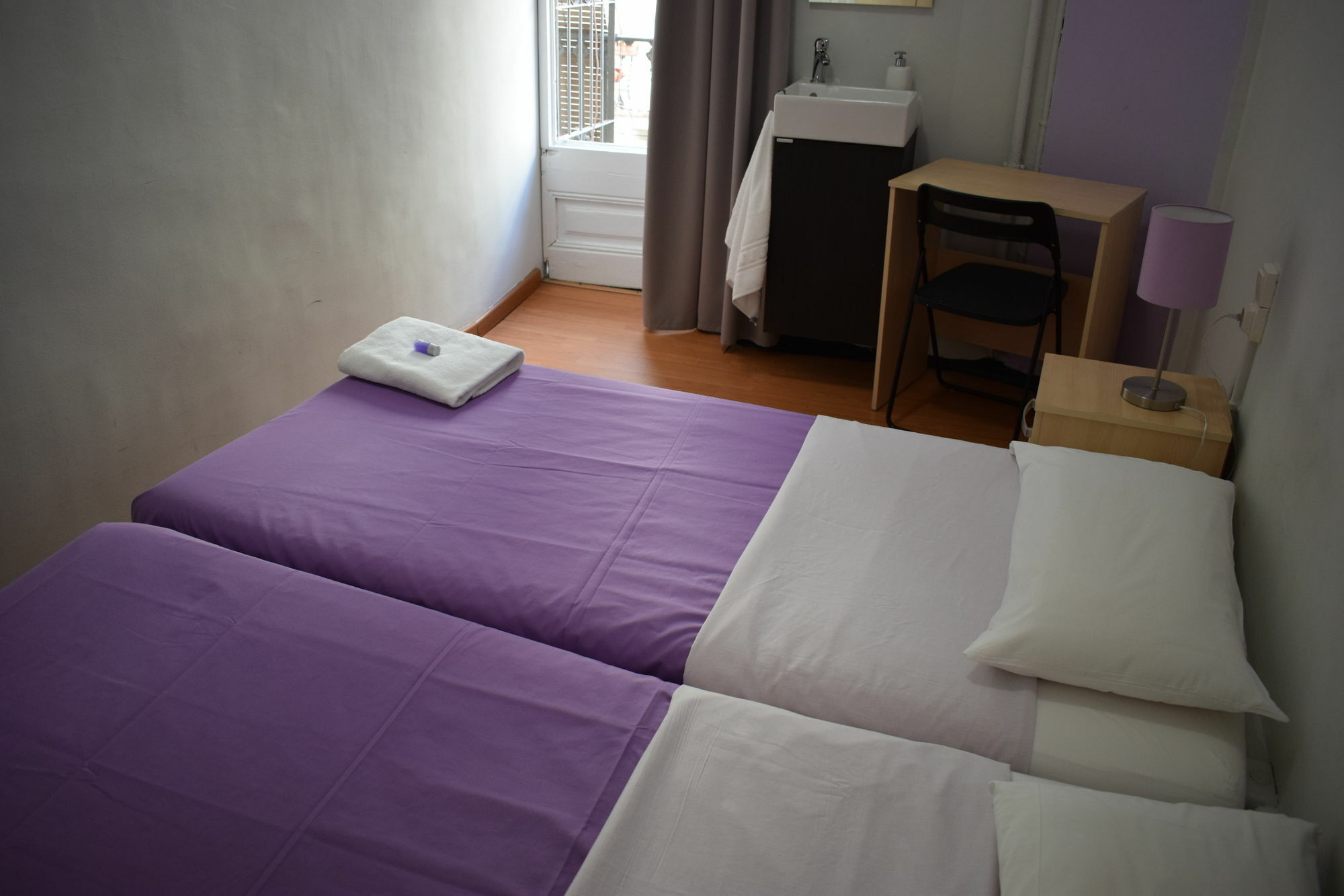 Hostal Mimi Las Ramblas Barcelona Exteriör bild