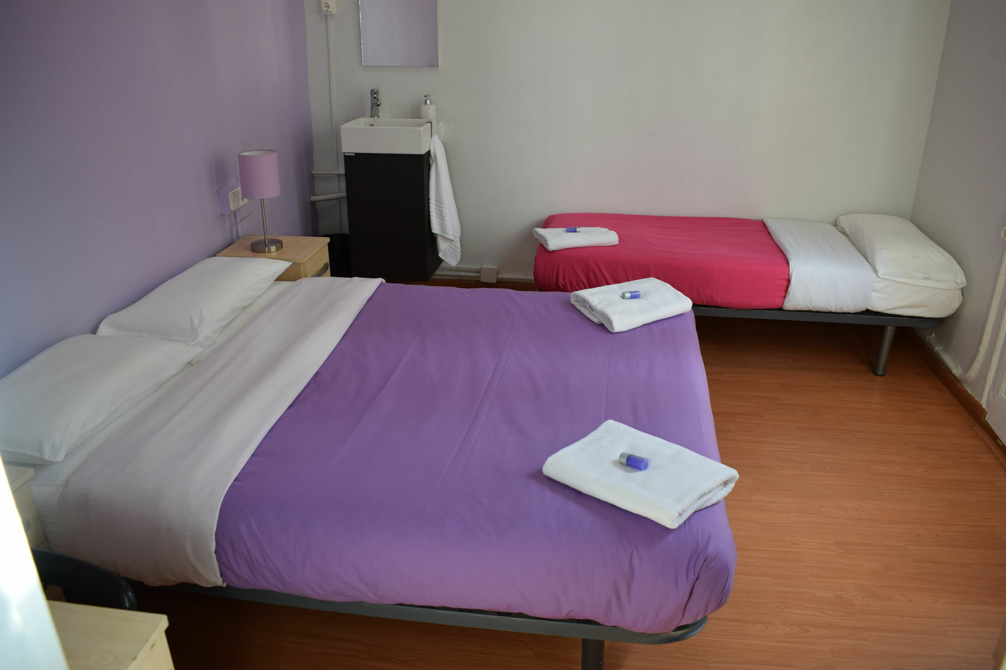 Hostal Mimi Las Ramblas Barcelona Exteriör bild