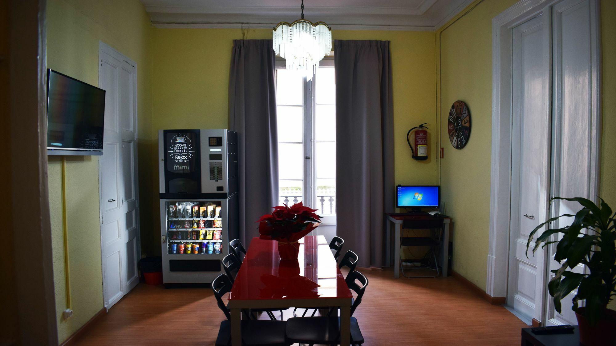 Hostal Mimi Las Ramblas Barcelona Exteriör bild